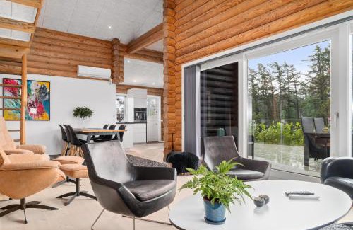 Øer Strand House | Beautiful 8-Person Holiday Home With Fantastic Sea View Close To Ebeltoft