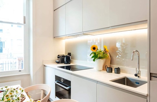 Earl's Court Apartment | Beautiful Abode In Earl's Court