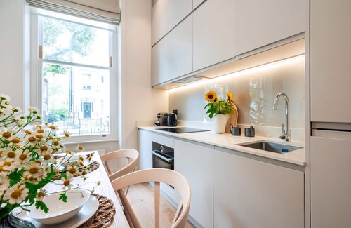 Earl's Court Apartment | Beautiful Abode In Earl's Court