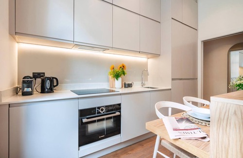 Earl's Court Apartment | Beautiful Abode In Earl's Court