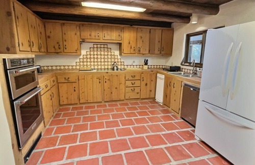 Taos House | Beautiful Adobe in the Pines Above Taos