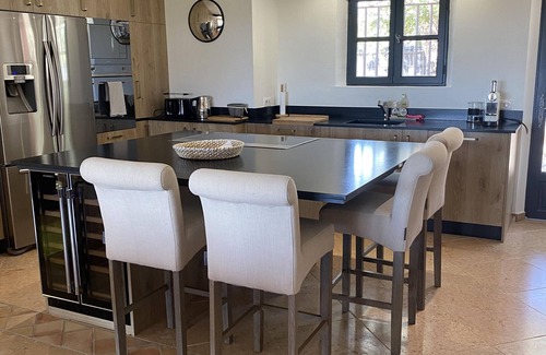 La Nartelle Villa | BEAUTIFUL AIR-CONDITIONED VILLA WITH POOL CLOSE TO THE BEACHES AND TOWN CENTER