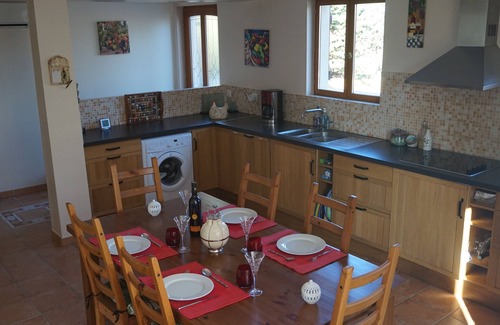 Homps Villa | Beautiful air-con villa with private poolnIn the canal-side village of Homps