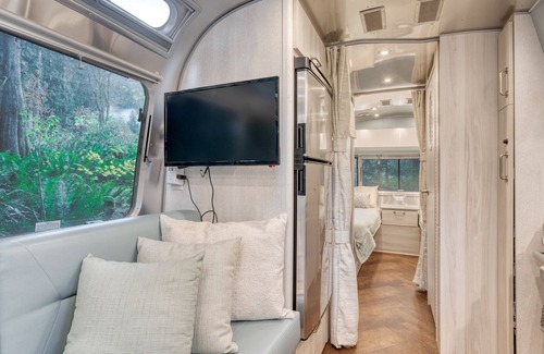 Marmot House | Beautiful Airstream on Highland Farms at Mt. Hood!