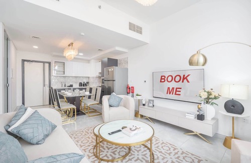 Discovery Gardens Apartment | Beautiful Al Furjan 2 bed apartment for 4 people!