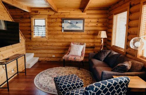 Wasilla Ski Chalet | Beautiful Alaskan Log Cabin on Wooded Lot
