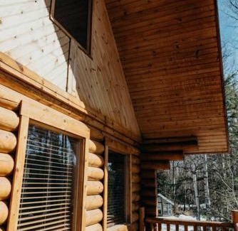 Wasilla Ski Chalet | Beautiful Alaskan Log Cabin on Wooded Lot