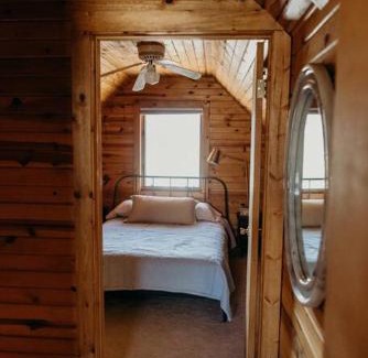 Wasilla Ski Chalet | Beautiful Alaskan Log Cabin on Wooded Lot
