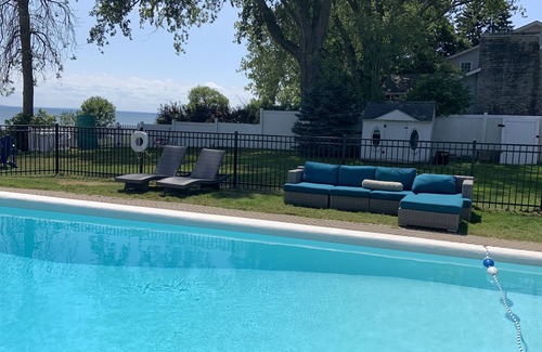 Sherkston House | Beautiful All Season Lake Home w pool and hot tub