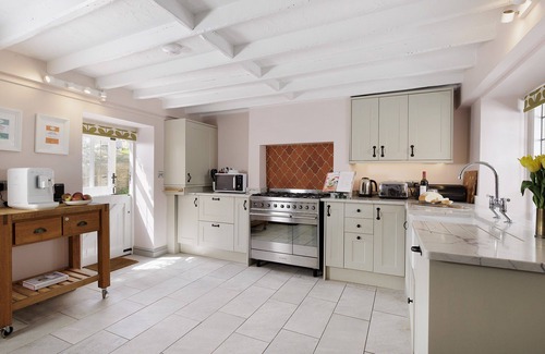 Blockley Cottage | Beautiful and characterful dog friendly holiday cottage - Archway House