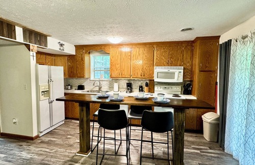 Sevierville Cottage | Beautiful and cozy 2bedroom 1bath in Sevierville with Hot Tub