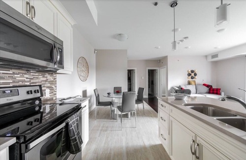 Riverside Condo | Beautiful and Elegant Executive Rental for Longer term stays. 2 BR, 2 Bath.