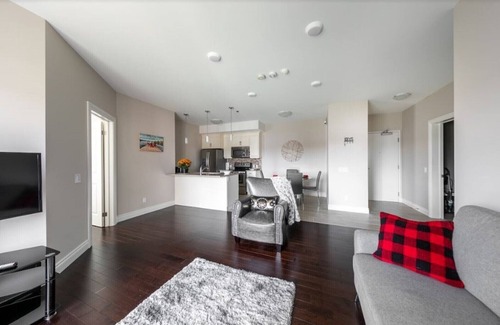 Riverside Condo | Beautiful and Elegant Executive Rental for Longer term stays. 2 BR, 2 Bath.