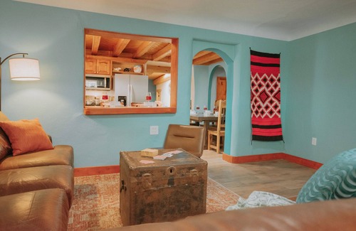 North Valley House | Beautiful and fun 3 bedroom house with a hot tub, arcade games and lots of room.