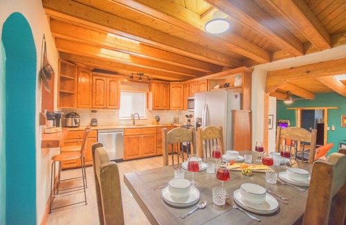 North Valley House | Beautiful and fun 5 bedroom house with a hot tub, arcade games and lots of room.