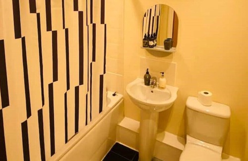 Whittington Apartment | Beautiful and Modern 2 bedroom flat in Colindale