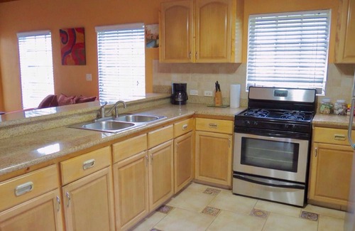Nassau Condo | 'Beautiful And Modern, Comfort And Convenience With Island Flair!'