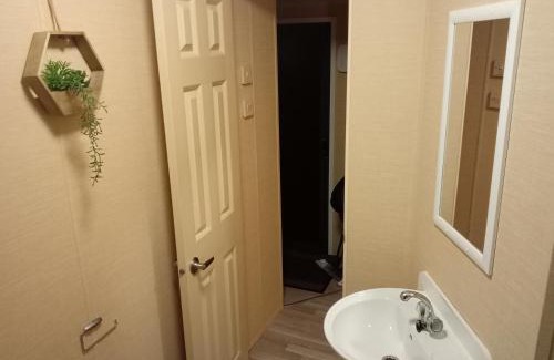 Clacton-on-Sea Other | Beautiful and Spacious Mobile home - Sleeps 6,