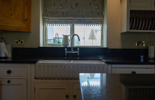 Grimston House | Beautiful and spacious farmhouse with pool