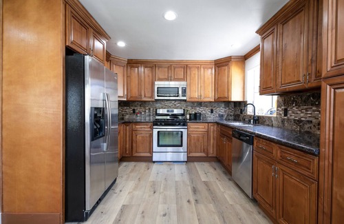 Winnetka House | Beautiful and Spacious Home in San Fernando Valley