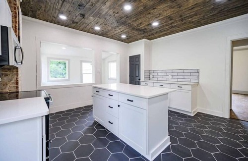 Winchester House | Beautiful And Spacious Fully Renovated Farmhouse