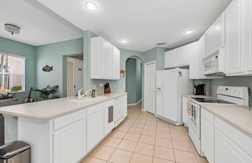 Naples Villa | Beautiful and spacious villa with 1-car garage in Glen Eagle Golf & Country Club