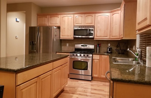Renton House | Beautiful and Spacious!Your Home Away from Home. With AC