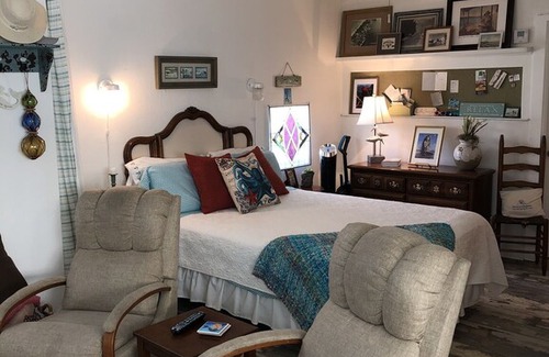 Bradenton Beach House | Beautiful and Steps to the BEACH! The Merry Mermaid is BACK!