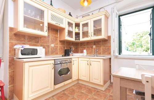 Split Apartment | Beautiful antique apartment in center & seaview