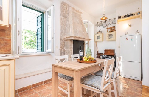 Split Apartment | Beautiful antique apartment in center & seaview