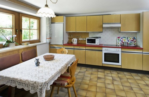 Finsing House | Beautiful apartment in villa for 8 guests with WIFI, TV, patio and pets allowed