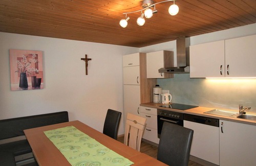 Holdernach Villa | Beautiful apartment in villa for 10 people with WIFI, TV, balcony and pets allowed