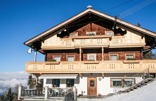 Holdernach Villa | Beautiful apartment in villa for 10 people with WIFI, TV, balcony and pets allowed