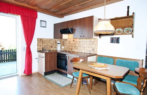 Pfons Apartment | Beautiful apartment for 5 people with TV, terrace and panoramic view