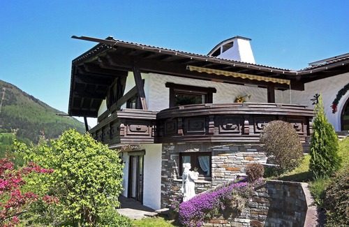 Pfons Apartment | Beautiful apartment for 5 people with TV, terrace and panoramic view