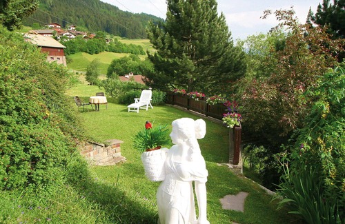 Pfons Apartment | Beautiful apartment for 5 people with TV, terrace and panoramic view