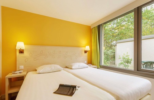 Chaumont-sur-Tharonne House | Beautiful apartment in villa for 6 people with WIFI, pool, TV, terrace and parking