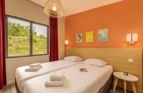 Chaumont-sur-Tharonne House | Beautiful apartment in villa for 4 guests with pool, WIFI, hot tub, TV, terrace and parking