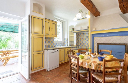 Besse-sur-Issole House | Beautiful apartment in villa for 14 people with pool, WIFI, TV, terrace and parking