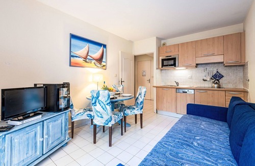 Cote d'Azur- French Riviera Apartment | Beautiful apartment for 4 people with pool, A/C, WIFI, TV, balcony and parking