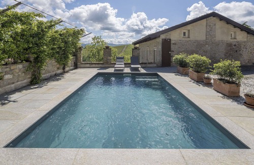 Monforte d'Alba Apartment | Beautiful apartment for 4 people with WIFI, pool and TV, close to Alba