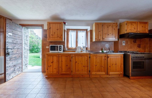 Sarre Apartment | Beautiful apartment for 5 guests with TV, pets allowed and parking, close to Aosta