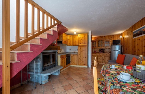 Sarre Apartment | Beautiful apartment for 6 guests with TV, balcony and parking, close to Aosta