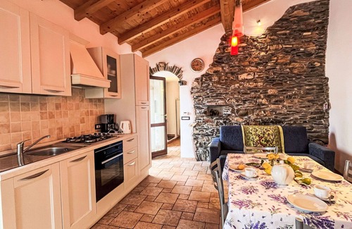 Valloria House | Beautiful apartment in villa for 8 people with WIFI, TV, patio and pets allowed