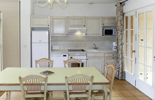 Fayence House | Beautiful apartment in villa for 4 guests with pool, WIFI, A/C, TV, patio and pets allowed