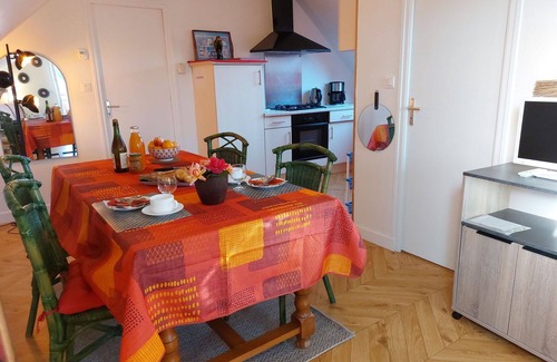 Plougonvelin Apartment | Beautiful apartment for 2 people with WIFI, TV, patio, pets allowed, panoramic view and parking
