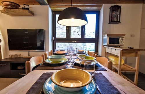 Campodolcino Apartment | Beautiful apartment for 5 people with WIFI, TV, pets allowed and parking