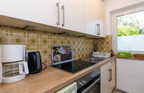 Sehestedt Apartment | Beautiful apartment for 4 people with WIFI, TV, terrace, pets allowed and parking