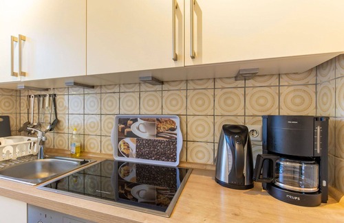 Sehestedt Apartment | Beautiful apartment for 8 people with WIFI, TV, terrace and pets allowed