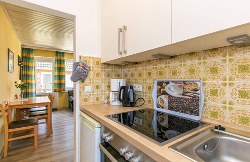 Sehestedt Apartment | Beautiful apartment for 8 people with WIFI, TV, terrace and pets allowed